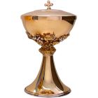 Ciborium with smooth base, knot and cup with grapes