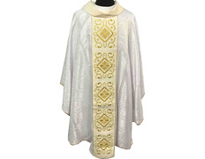 Add to Cart White velvet chasuble with collar and stolon White velvet chasuble with collar and stolon