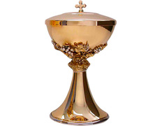 Ciborium with smooth base, knot and cup with grapes