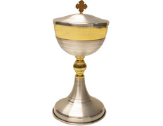 Metal ciborium with gold bath in knot and cup