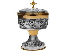Chiselled ciborium with interior gold bath