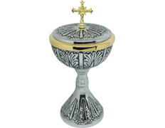Ciborium engraved in metal and gold-plated