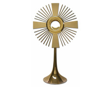 Classic gilt custody with rays and Cross