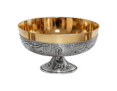 Paten with cord and Crismón engraved