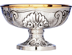 Silver paten with elements in relief