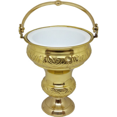 Golden acetre with chiselled base - 17.5 cm. Tall