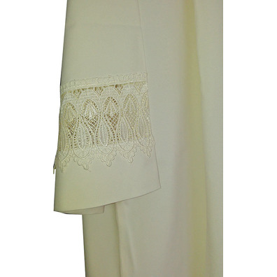 Alb with pleats and guipure lace beige