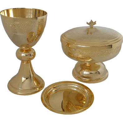 Communion chalice, paten and ciborium made of metal