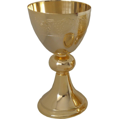 Communion chalice and paten made of metal