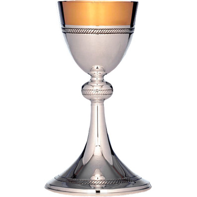 Smooth silver goblet with chiselled lines