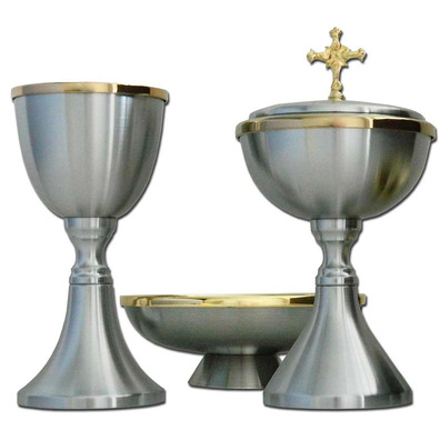 Goblet in matt silver metal with gold plating inside