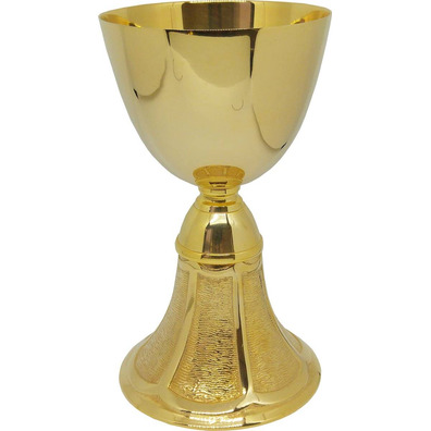 Chalice and paten of Communion in gold metal