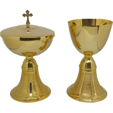 Chalice and paten of Communion in gold metal