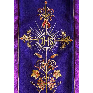 Chasuble in damask fabric with purple embroidered central stolon