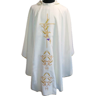 Chasuble with golden embroidery beige