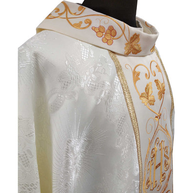 Catholic chasuble for sale | Embroidered collar beige