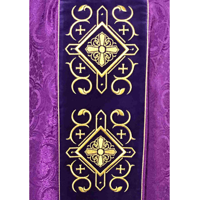 Chasuble with purple velvet collar and stolon