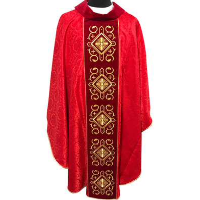 Chasuble with collar and red velvet stolon