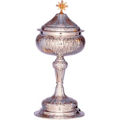 Chiselled silver ciborium