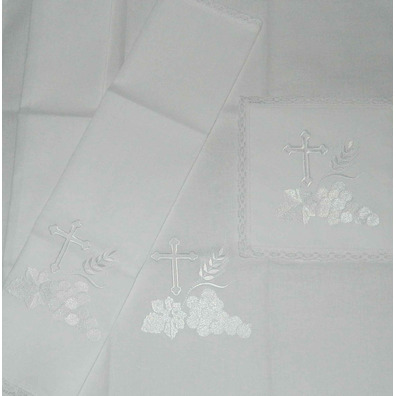 Set of altar cloths with white embroidery | Catholic Church
