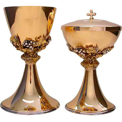 Chalice and ciborium set decorated with grapes