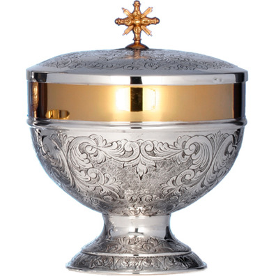 Silver ciborium with vine and grapes chiselled at the base