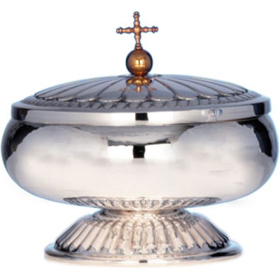 Smooth silver ciborium with decorated lid and foot