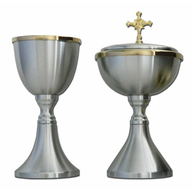 Goblet in matt silver metal with gold plating inside