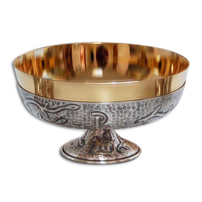 Paten with cord and Crismón engraved