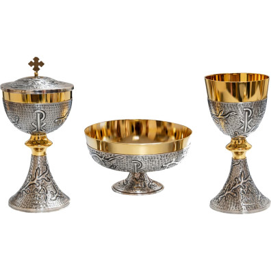 Paten with cord and Crismón engraved