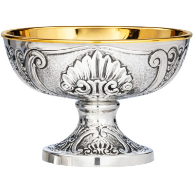 Silver paten with elements in relief