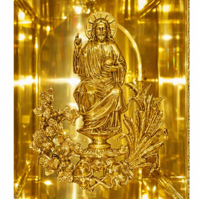 Tabernacle with standing angels